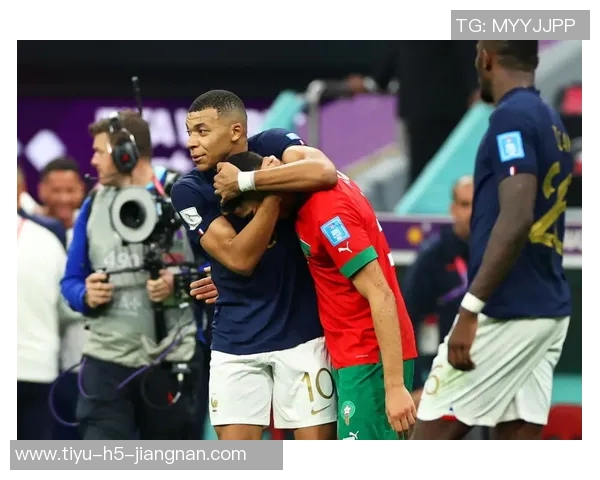 姆巴佩应好友阿什拉夫邀请全家观摩洛哥比赛期待精彩表现